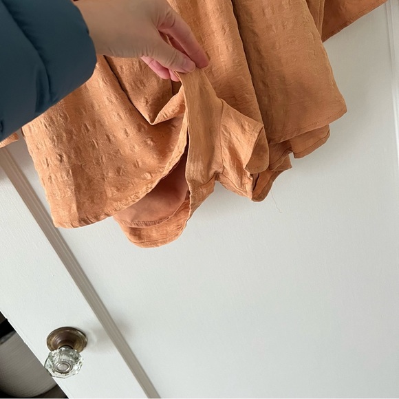 Le Lis Collection Orange Textured Long Sleeve Button Cutout Romper Small NWT - Picture 2 of 8